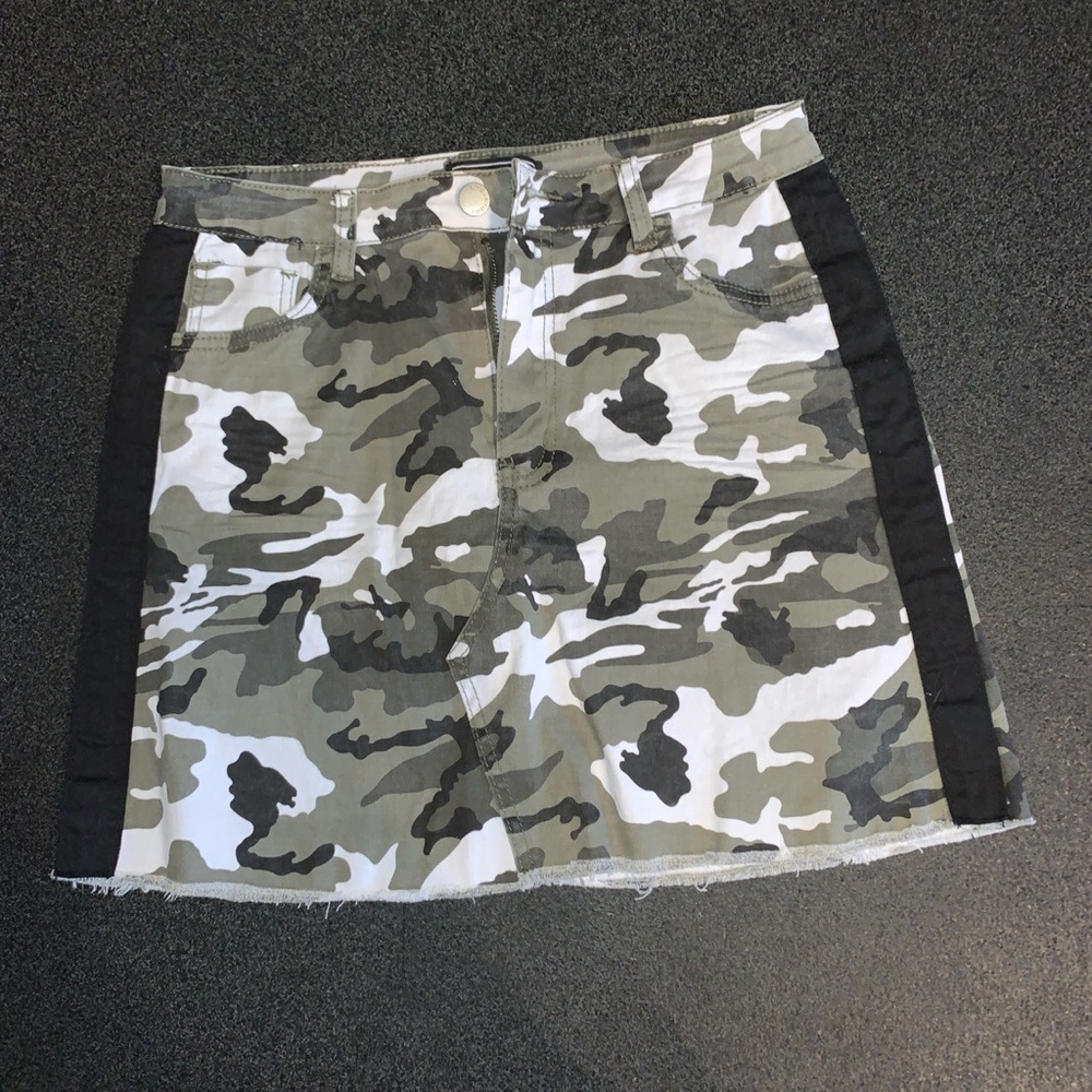 Women’s high waisted camo denim skirt